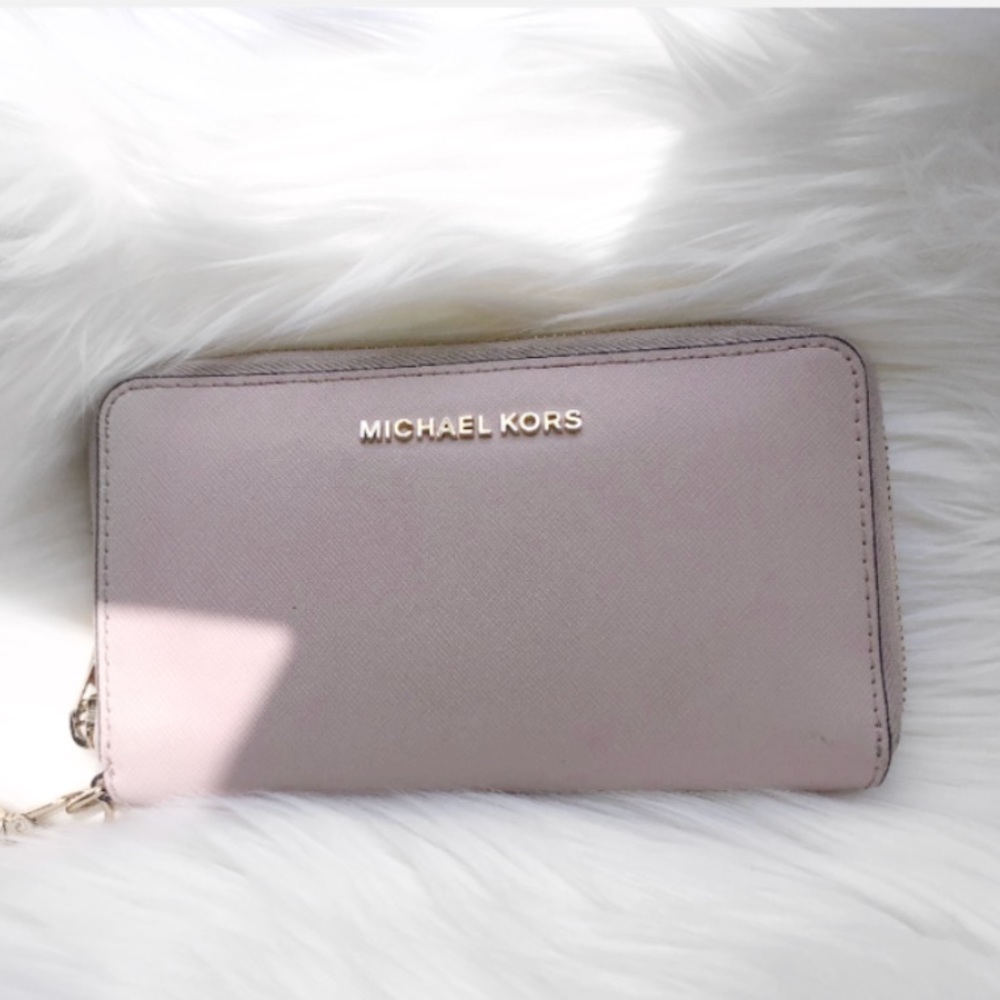 Michael Kors Jet Set Smartphone Wristlet